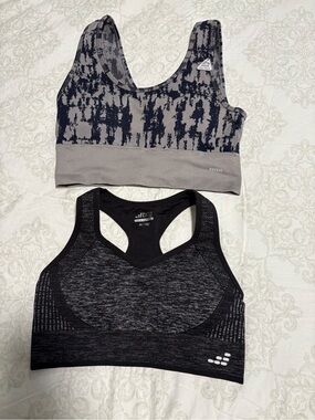 2 sports bras sz M, Gray Patterned & Black Seamless Sports Bras-removable pads